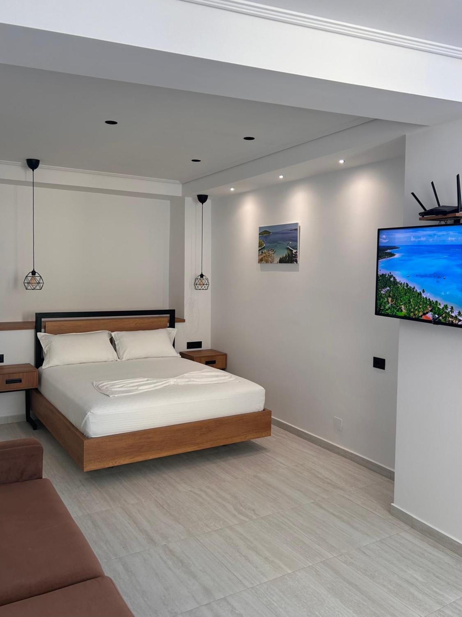Crown Apartment Sarande Exterior photo