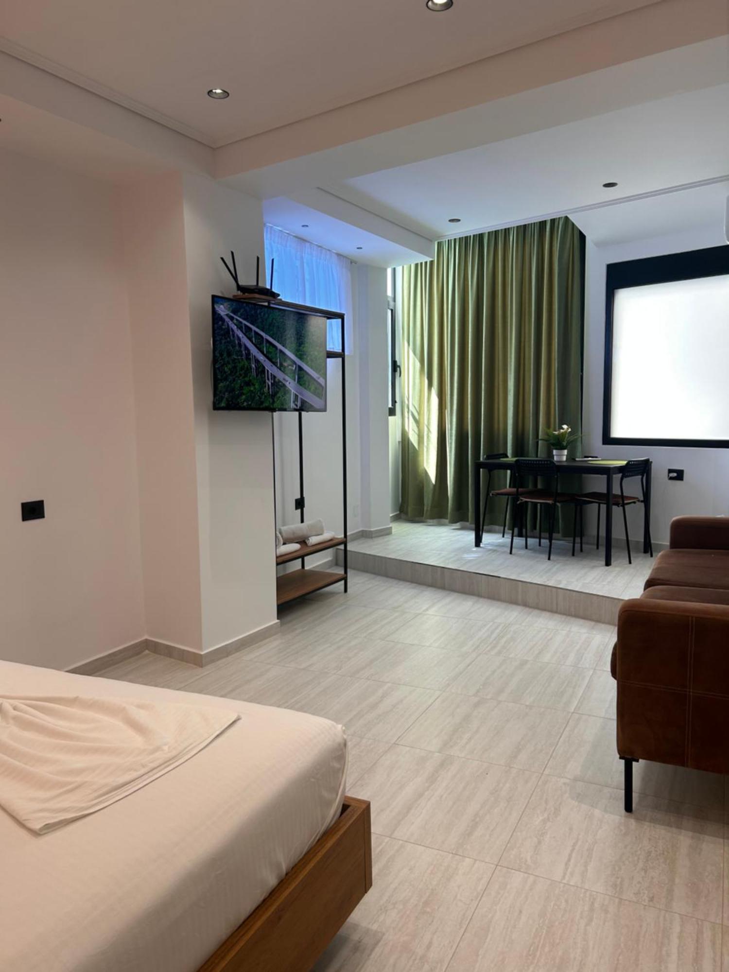 Crown Apartment Sarande Exterior photo