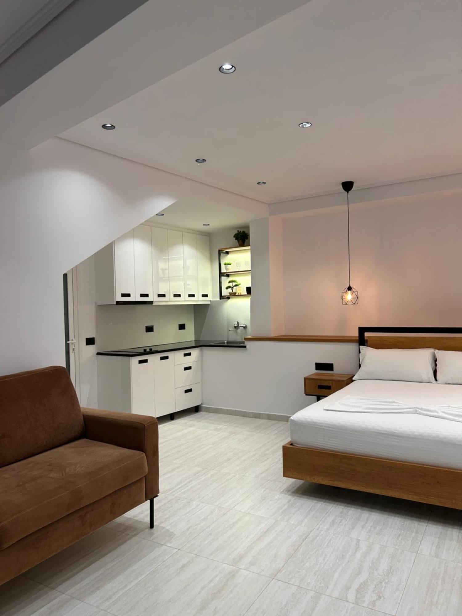Crown Apartment Sarande Exterior photo