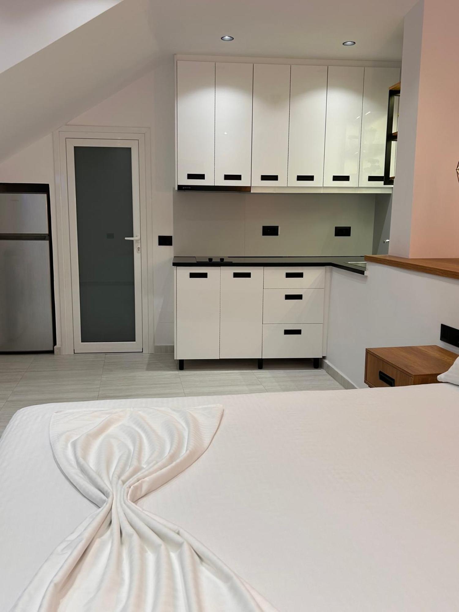 Crown Apartment Sarande Exterior photo