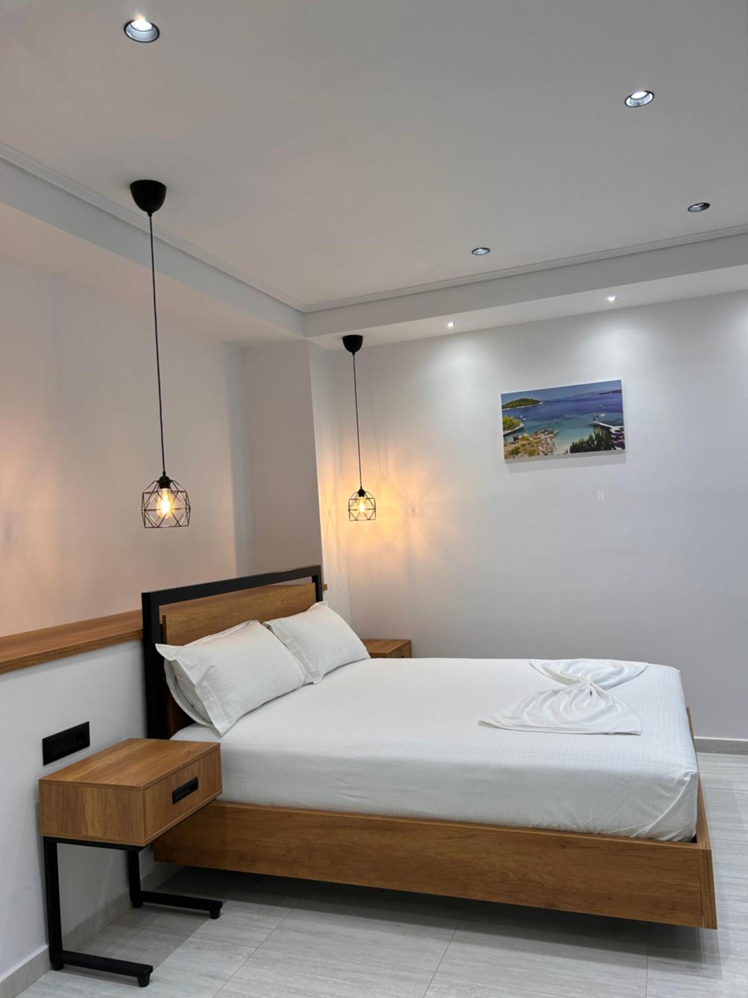 Crown Apartment Sarande Exterior photo