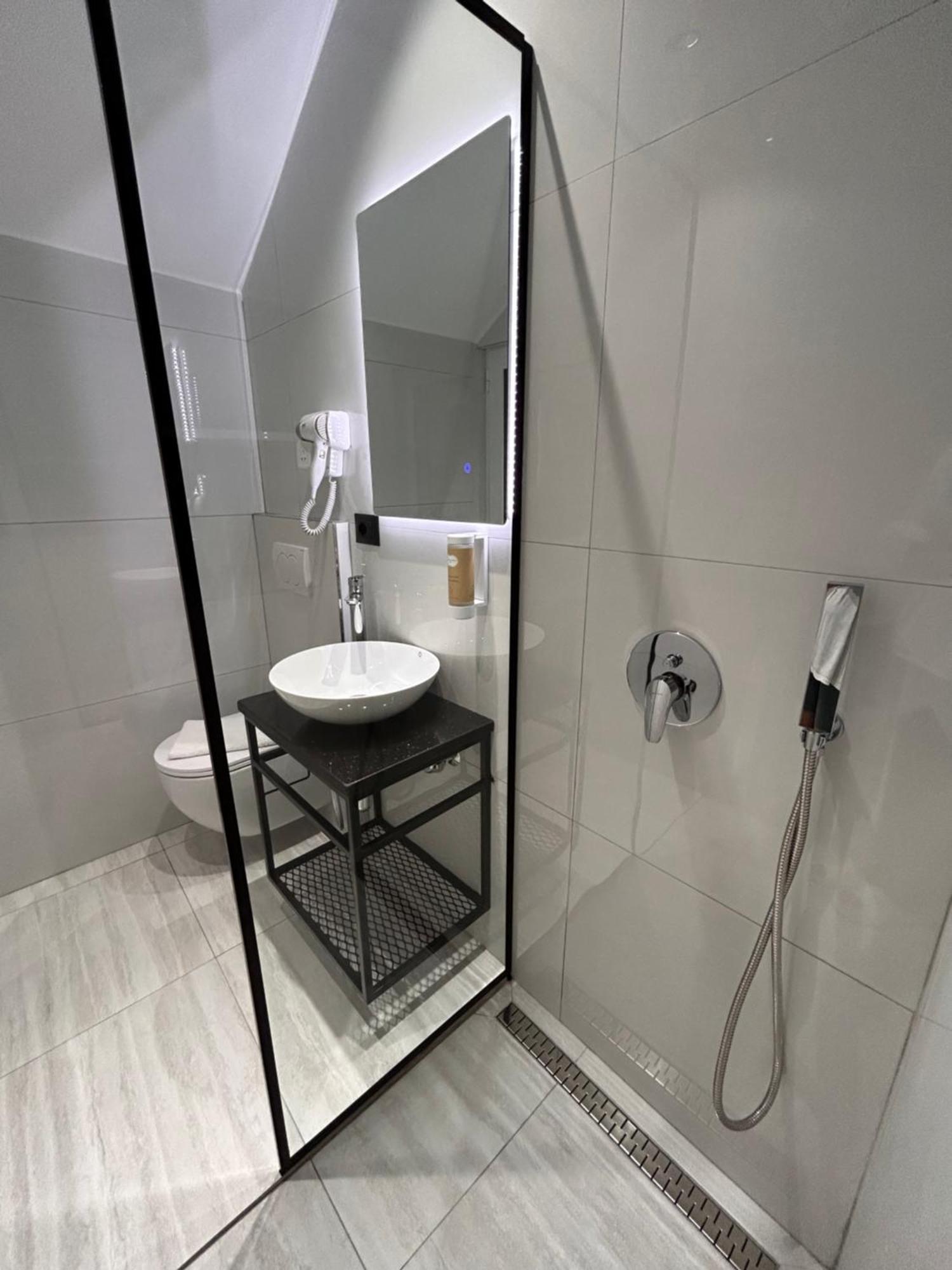 Crown Apartment Sarande Exterior photo